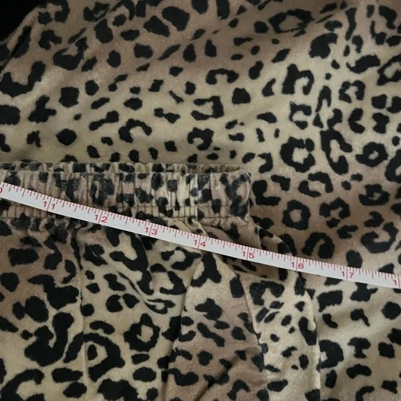 EUC Flannel Leopard Print junior sized Pajama Set - Picture 9 of 9